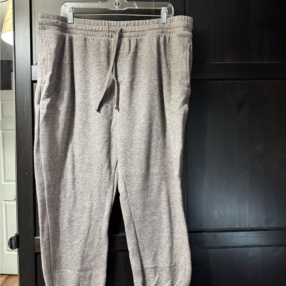 No Boundaries Gray Jogger Sweatpants with Elastic Waist with Matching Sweatshirt